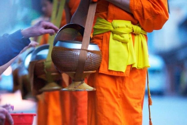 亚洲唯一没铁路的国家,盛产高颜值美女,人们30岁就开始养老