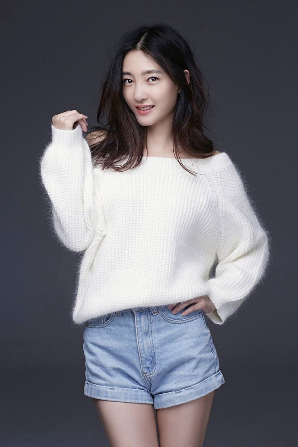 素颜女神王丽坤，魅力的迷人气质，图五的美腿很养眼!