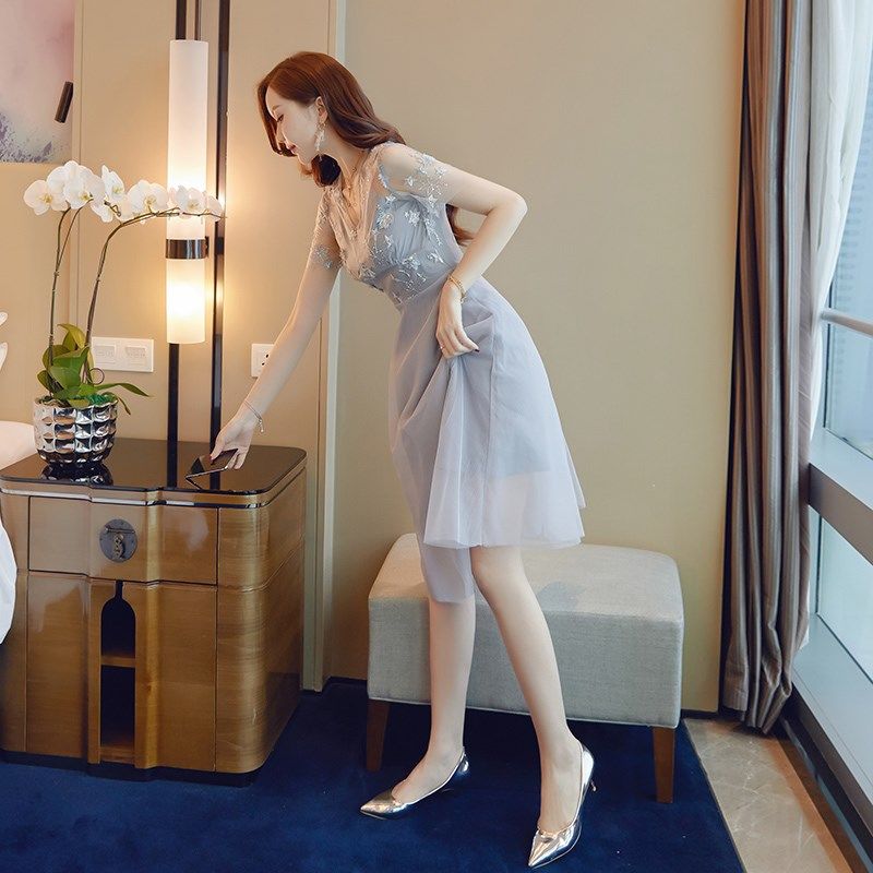 女生少穿淑女装,显的做作不娇柔,冷淡风长裙楚楚动人令人着迷