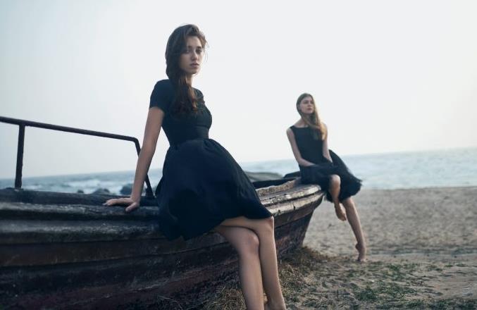 留学生回国创办轻奢女装品牌，中国风印花引领时尚