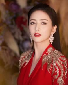  [勇敢]周迅“女儿”被当活靶子，弱者把孩子当拖累，强者因孩子更勇敢