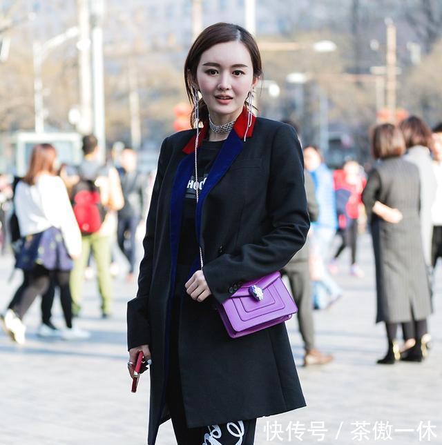  10小姐姐■街拍：美瞳的小姐姐好看的项圈，透明小皮带太时尚了