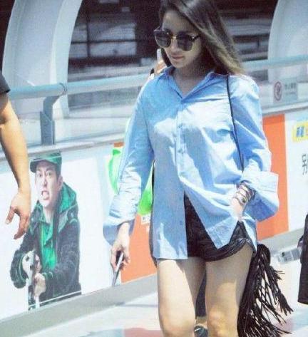 萧亚轩脸被打回原型，颜值垮掉了，路人都嫌弃！