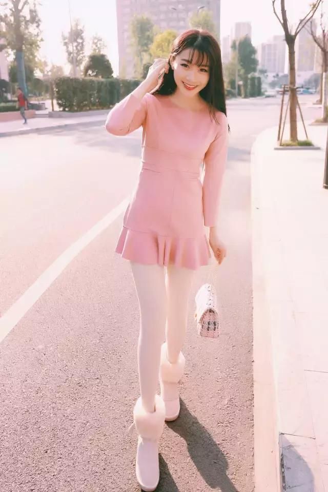 丝袜,一定要搭配高跟鞋吗?