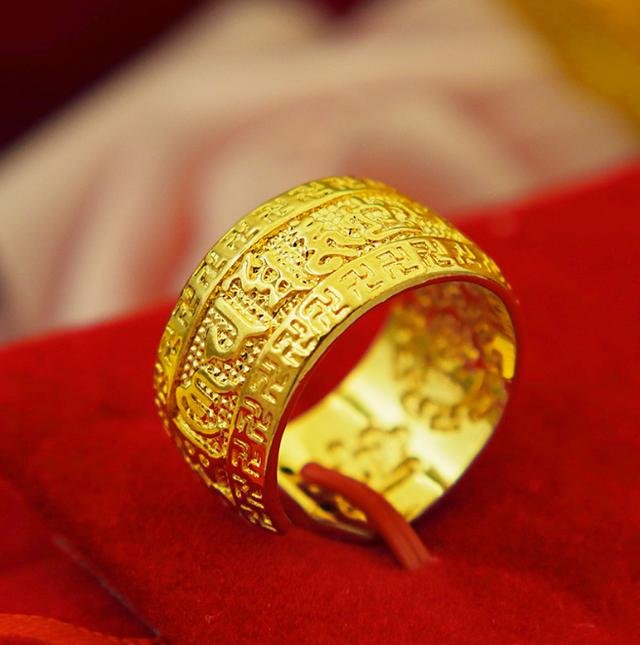 戴着粗硕“金链”的男人不一定是“土豪”,看完下图你就知道了