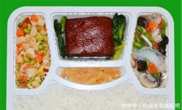 高铁的盒饭一般没人买,为何乘务员还一直叫卖别傻傻的不知道