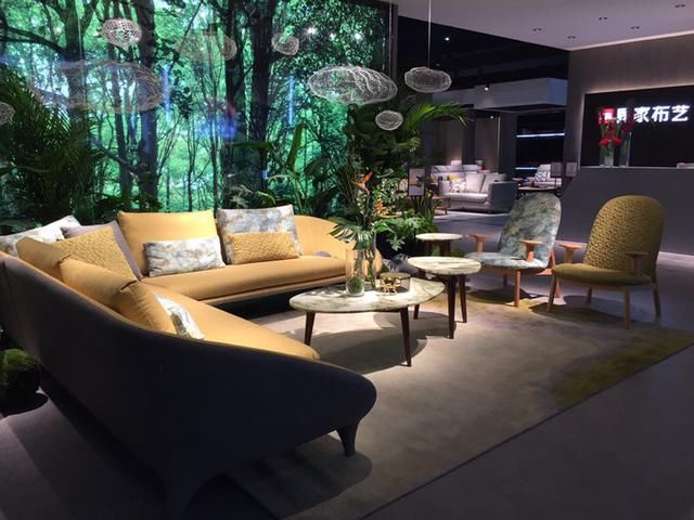 上海家具展首日人气爆棚 顾家家居闪耀时尚魅力