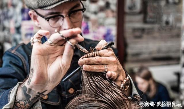 有些理发师剪头的时候都要问多久剪一次头发，这个有什么套路吗