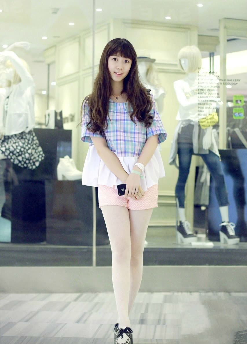 街拍：长相清秀靓丽性感的小姐姐，身姿曼妙妩媚各有各的美！