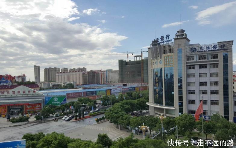 甘肃面积最大的城市，占甘肃总面积的42%，相当于江浙两省的总和