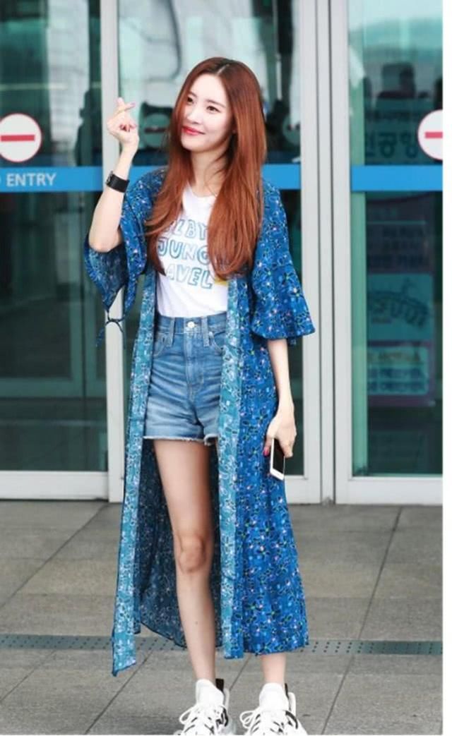 李宣美简单衬衫凹出清新性感风，网友：不愧是韩国第一美腿！