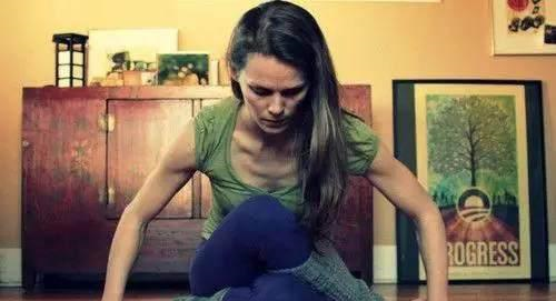 怎样能有了女人味你得先练会这三式瑜伽让身姿楚楚动人！