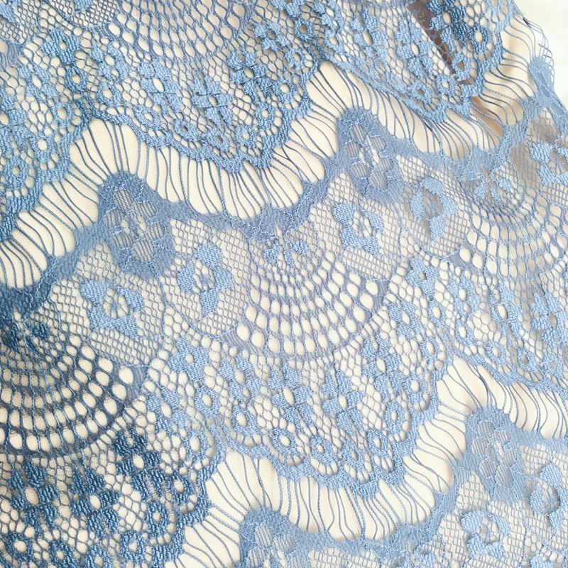 真是养眼，现在的女人穿紧身衬衫，显嫩都迷人，简直美爆了