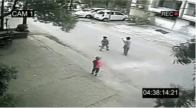 印度版微信造谣，全民恐慌，活活打死27人，可恶