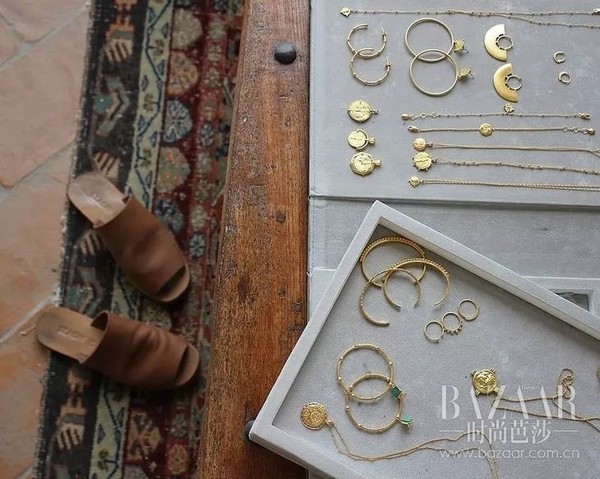 好闺蜜的钱币项链爆红 我也默默加进了购物车里！