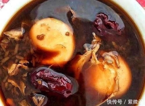 『红枣表面』它是“穷人的阿胶”,每天吃一碗,色斑没了,皮肤水灵灵