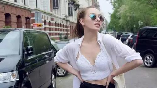 夏天那些很透的衣服，到底怎么穿出去啊？