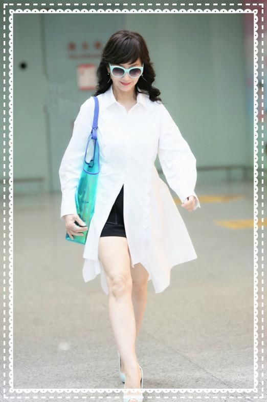 当47岁袁咏仪和63岁赵雅芝同穿白色衬衫裙，我才意识到保养重要性