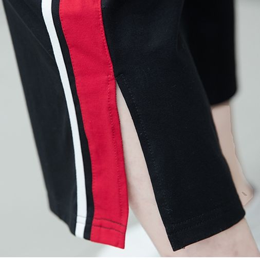 难怪老婆把连衣裙都扔了，立秋穿这样的运动套装，魔鬼身材很迷人