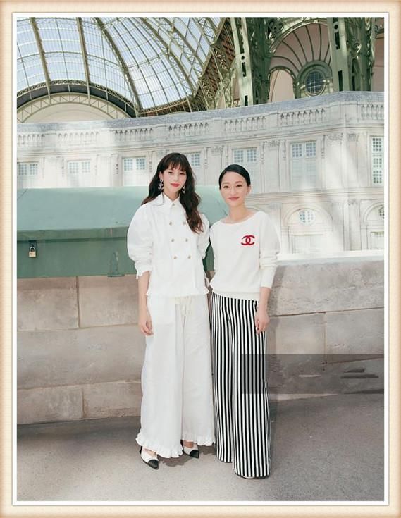 机场上的周迅邋遢不堪，时装周上却美出天际，网友：这才是真女神