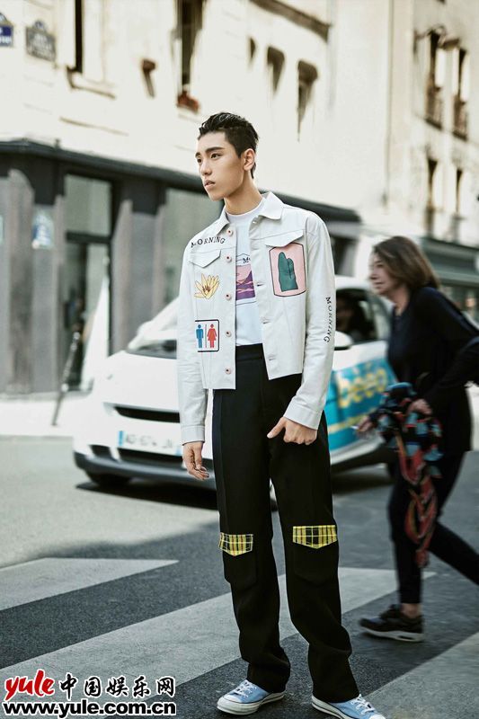 王子异街拍造型曝光 巴黎街头诠释欧式复古