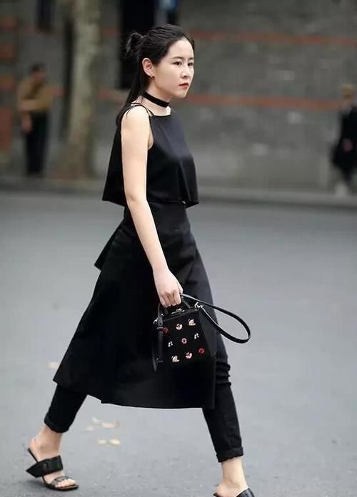  女人■女人过了30岁，自信就是一种美，穿出真实的自己，女明星也一样！