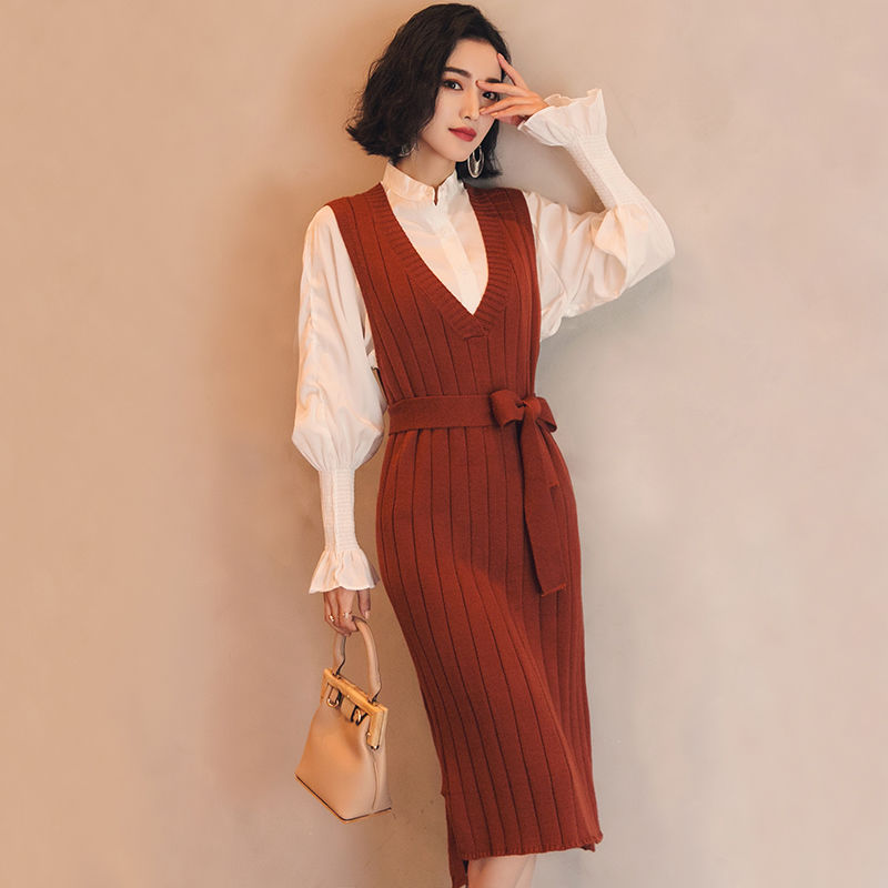 女人秋天别穿裤装出门了，太土，今秋主流气质“毛衣套装”超嫩美