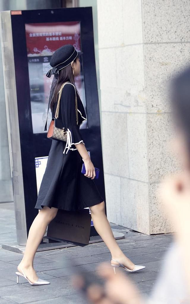 街拍路人，另类清新的应季穿搭参考，让你变得美丽又可爱