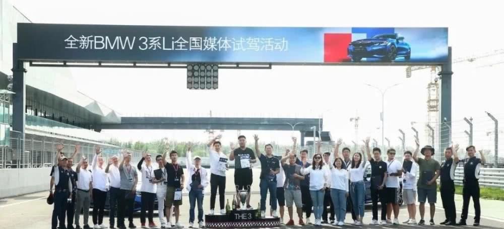  『豪车』年轻人买得起的豪车！皇室专用品牌，配2.0T引擎，品质不输宝马