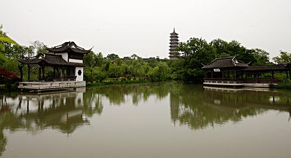 韩国和香港的经济总量_深圳香港经济(2)