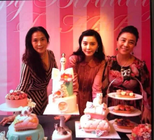 好友晒图透露范冰冰即将回归，没分手未出事正在调整状态