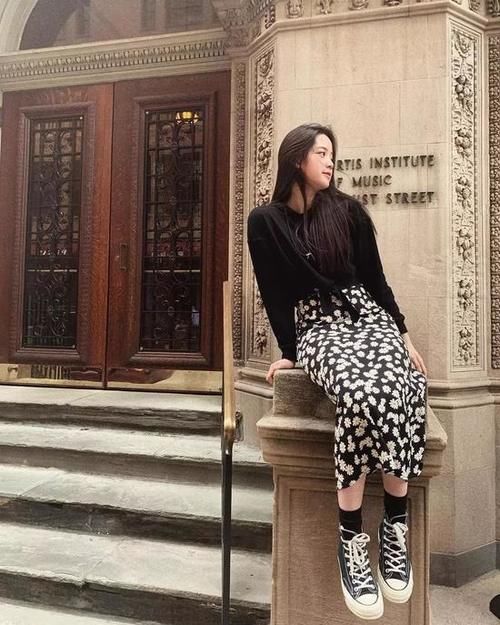  春天@春天不知道穿啥 这里有20种卫衣的搭配