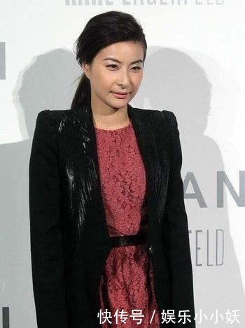  「高调」阔太郭晶晶终于高调！一袭亮片旗袍亮相，尽显雍容复古