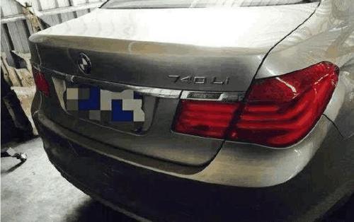 女司机开170万宝马去保养，拆开汽车后，实在难以抑制呕吐！