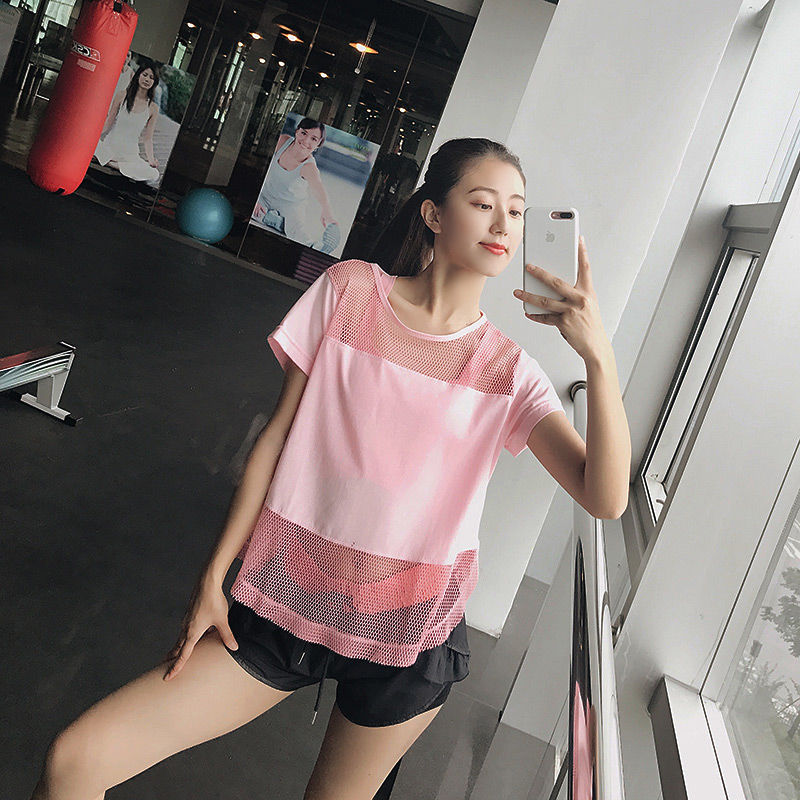 美女一言不合就瑜伽，总有一款适合你的瑜伽服