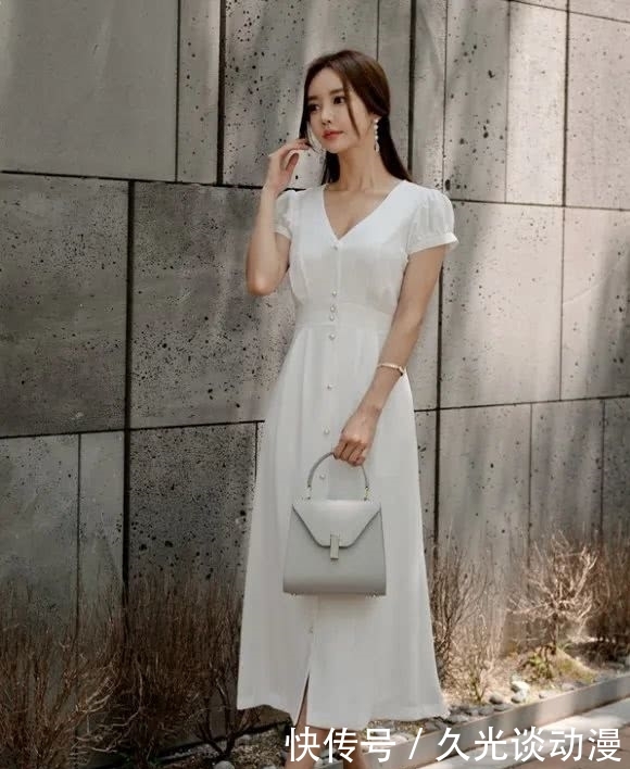  云霄：美图图鉴：孙允珠，云霄炫白飘影宫廷袖清纯长裙