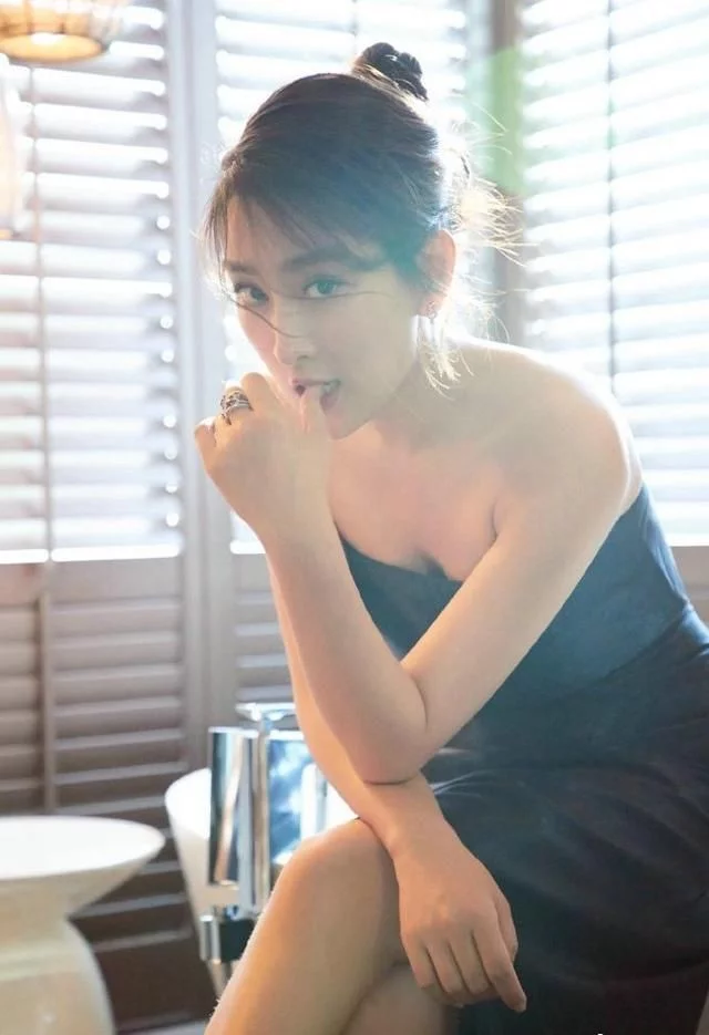 夏日清爽突显身材的服装搭配 服饰潮流 图1