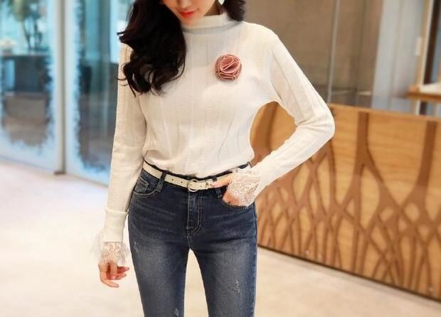 小姐姐穿紧身牛仔裤，展现美妙身材，曲线魅力十足!