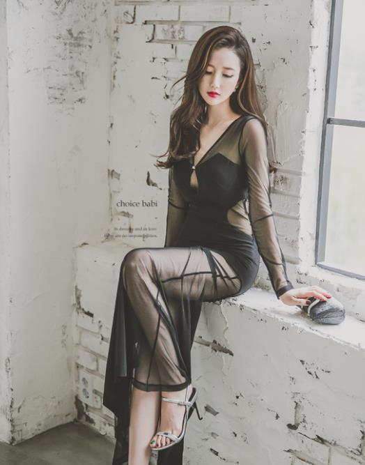  黑色|李妍静，一条黑色的纱质连衣裙