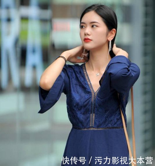 时尚街拍轻熟女的时尚穿搭，优雅又迷人！