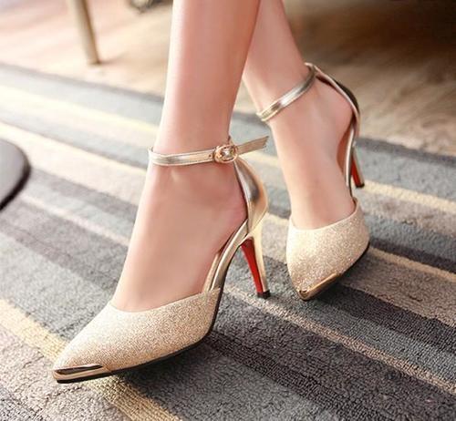 尖头细跟高跟鞋，带你行走在时尚最前沿