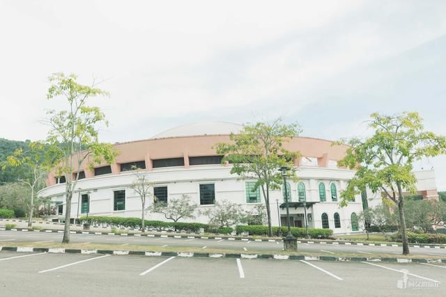 东南亚最霸气的大学 占地999英亩 游客花1.5小时才逛不到五分之一