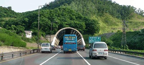 中国斥资8亿建造的高速公路，如今每年净赚28亿，你知道是哪条吗