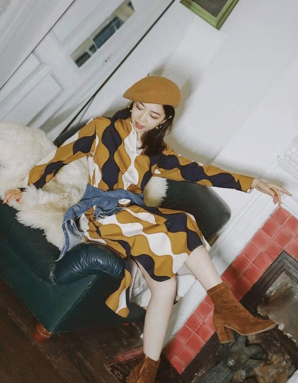 #博主#三木果然是“气质博主”,撞色连衣裙配牛仔外套,高级又时髦