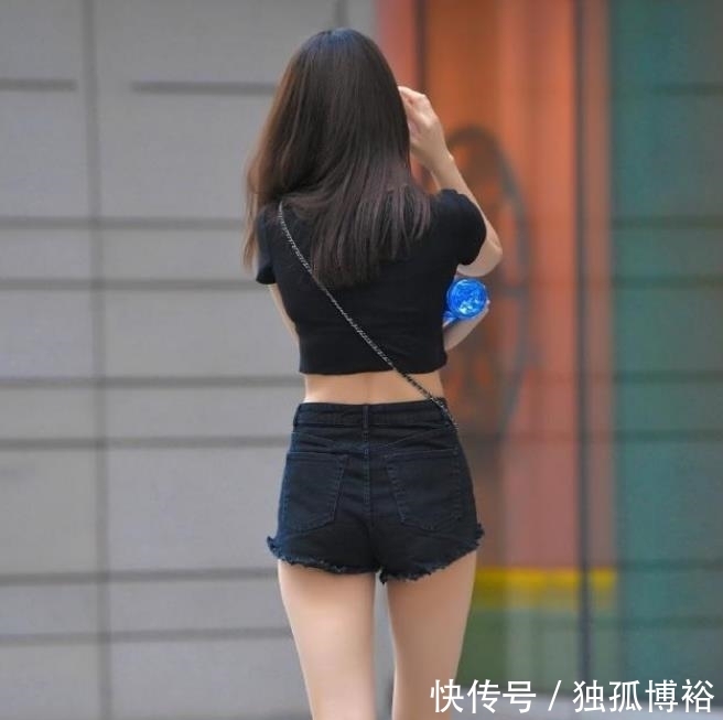  『搭配』美女街拍身姿美丽的小姐姐，靓丽穿搭，活泼又可爱