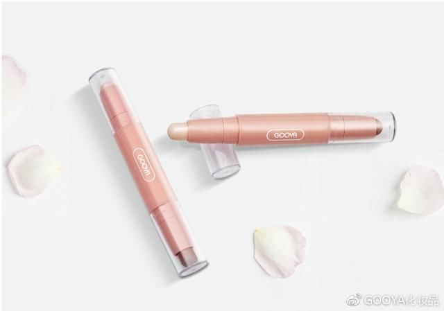 脸大除了借助医美（瘦脸针）之外，修容是最“踏实”的有效方式