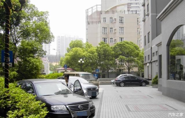  小区@为啥小区的停车位“每天满车”？难道都不上班吗