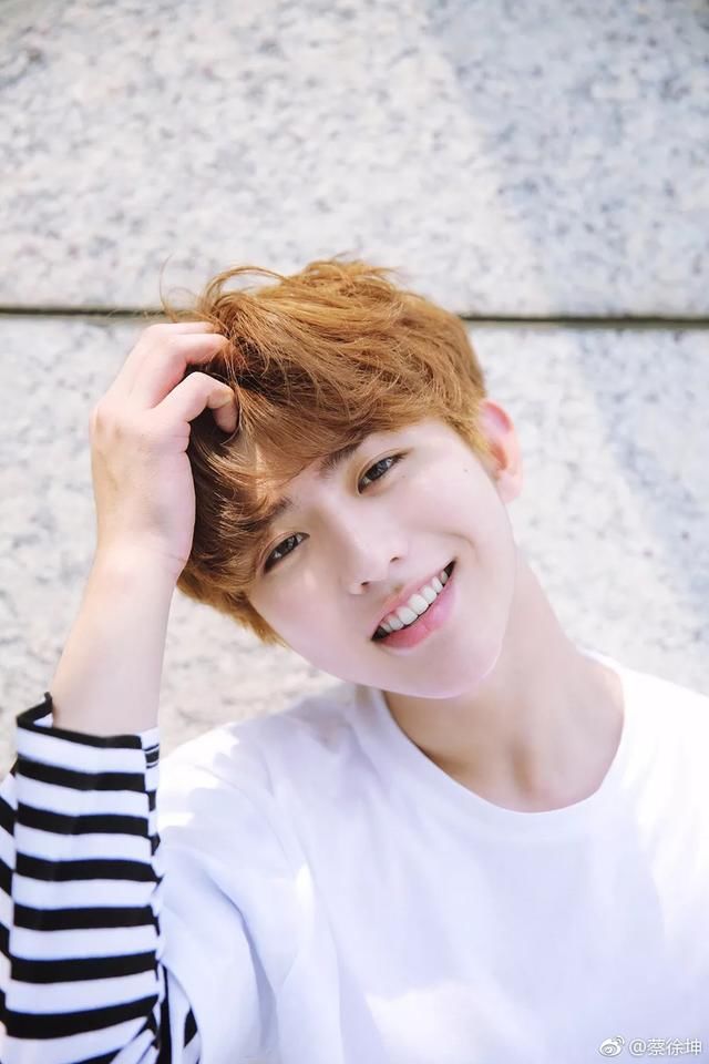 蔡徐坤拍戏要价八千万？口碑暴跌后粉丝出面澄清，纯属造谣！