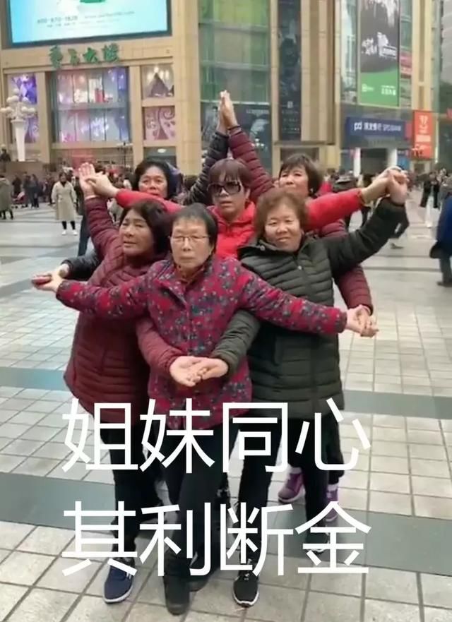 看完妈妈拍的旅游照，我跟我爸都哭了......