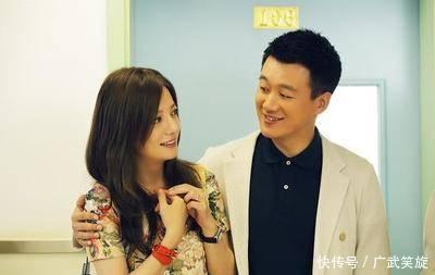 关悦手牵养女，用实际行动回应了重男轻女的传言